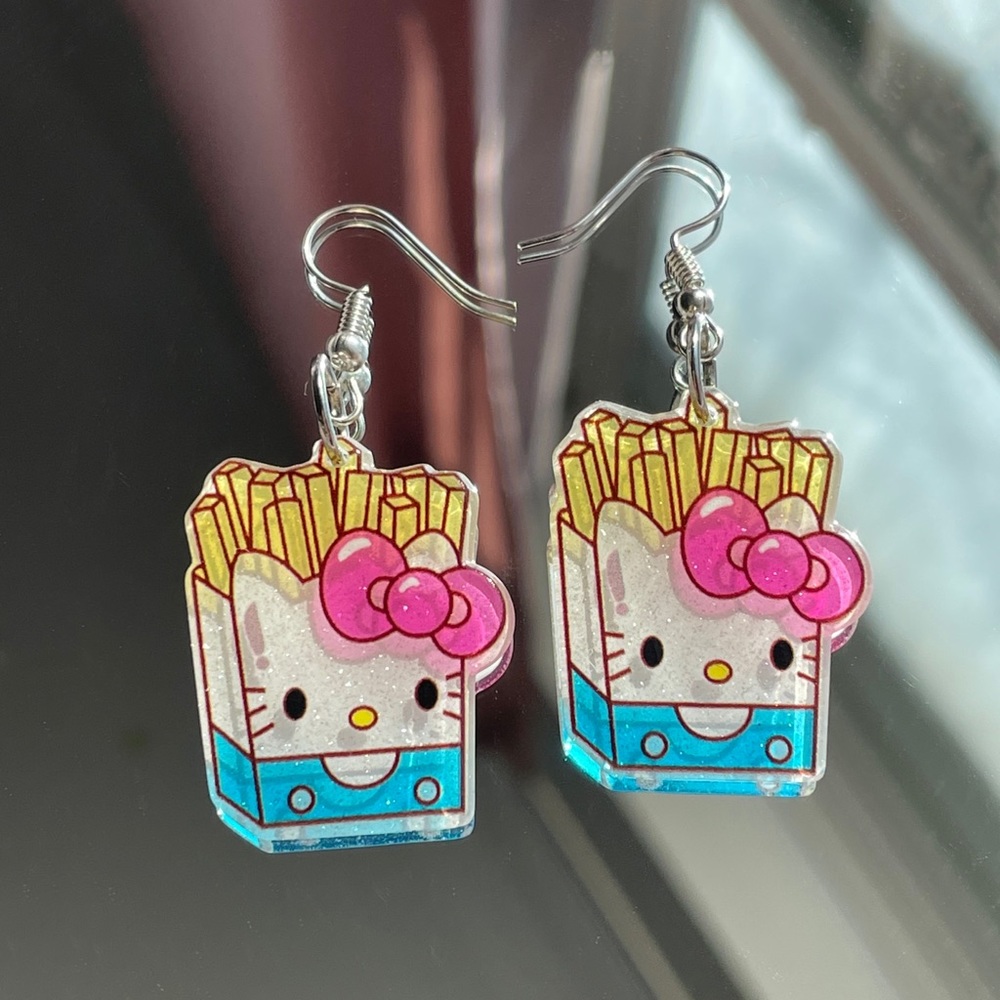 Hello Kitty Glitter Earrings 🎀